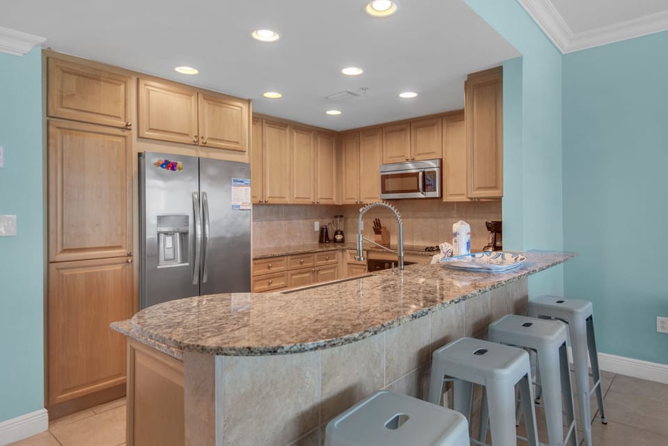 Eat-in bar seating
