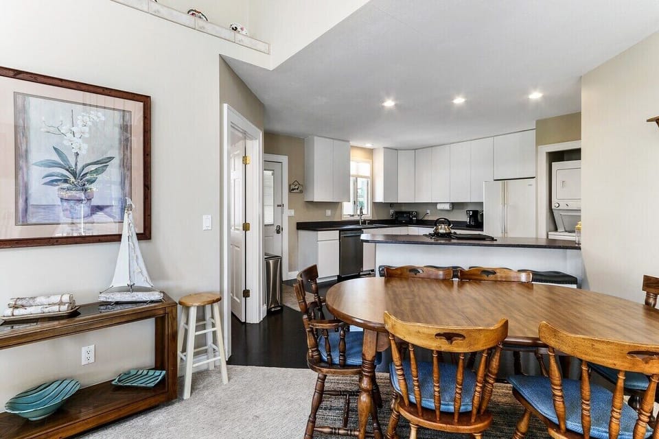 Dining Room with seating for 6