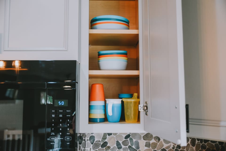 Kids’ utensils and dishes provided