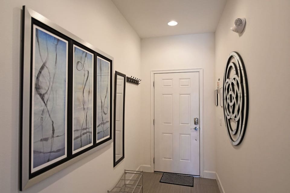 Entryway 1200.jpg