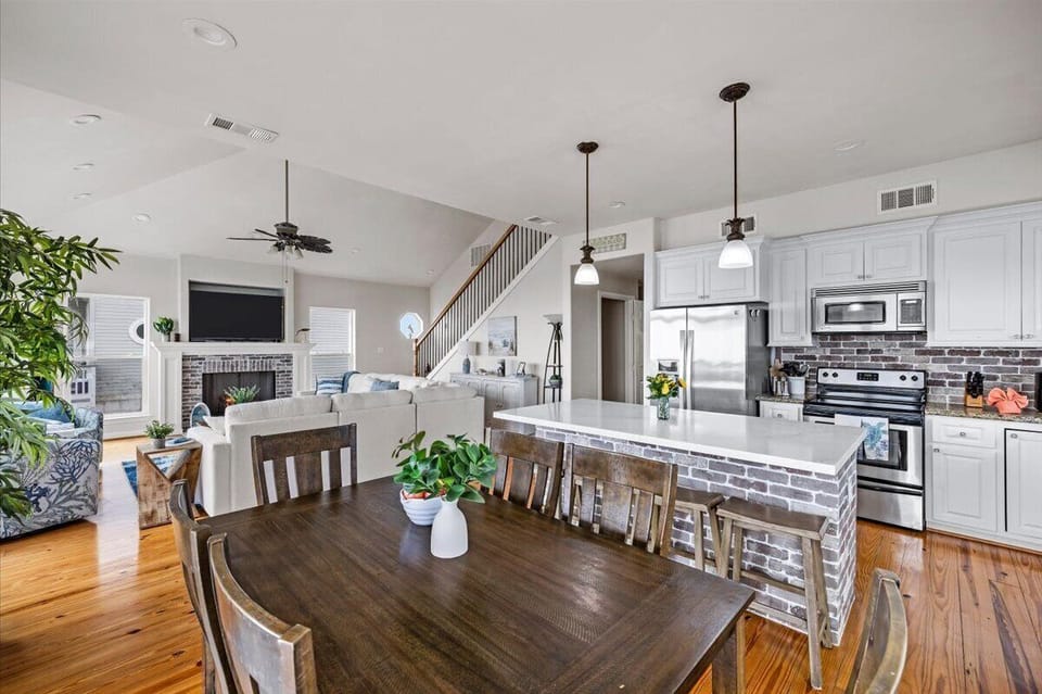 Dining spaces for 9 people