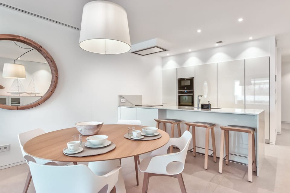Beautiful spacious living room with dining room