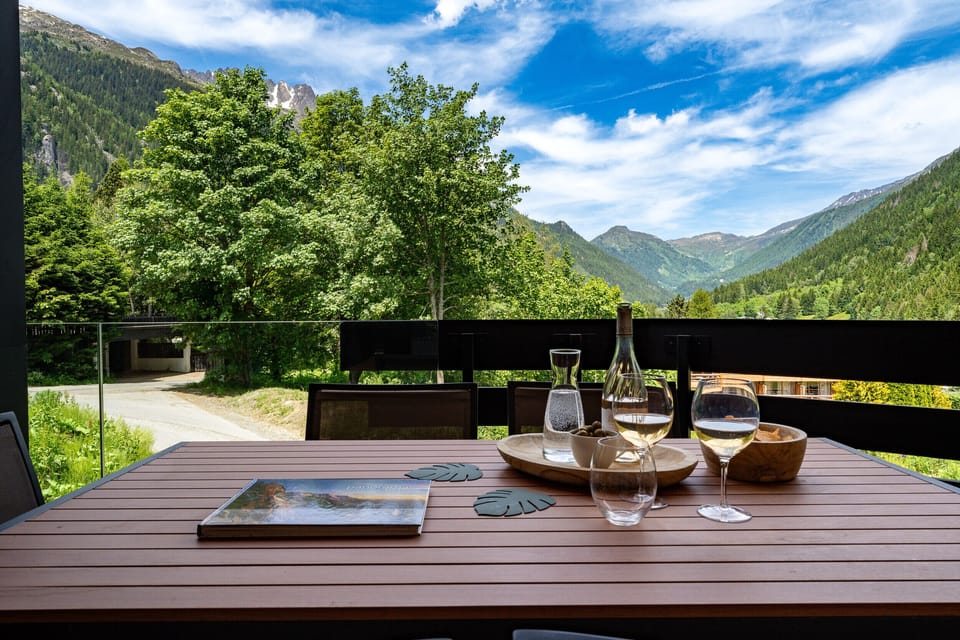 Beautiful views up the Chamonix Valley towards le Tour
