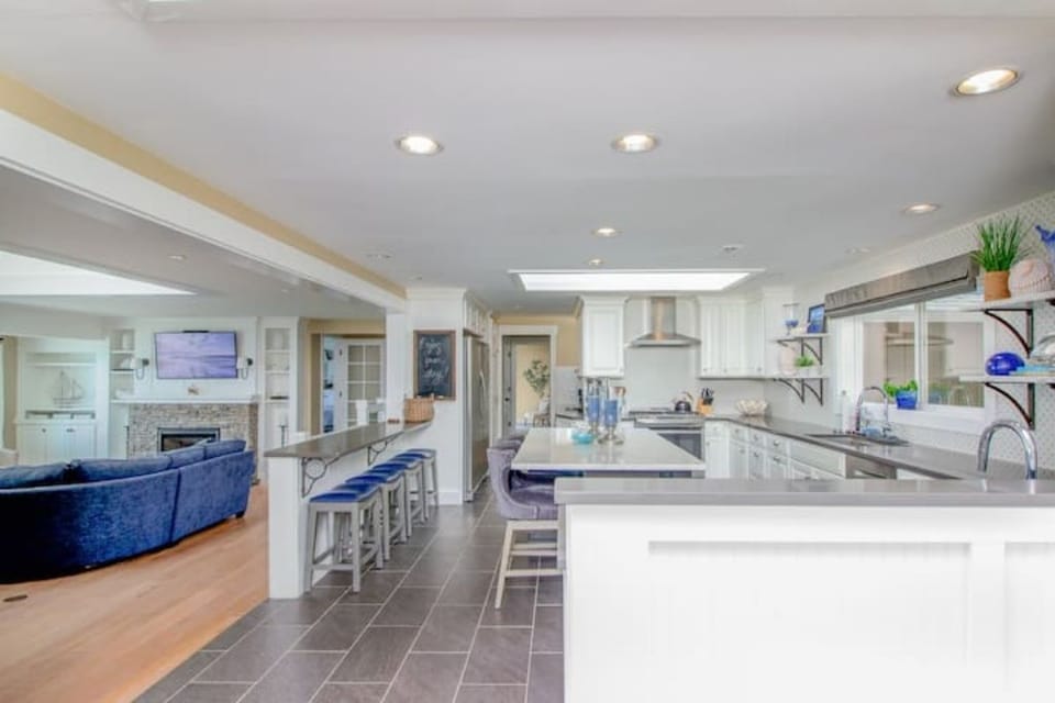 Let our gourmet kitchen unlock your inner chef! Bon appétit!
