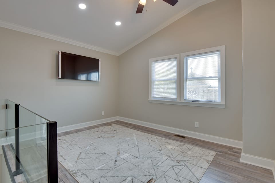 3rd-Floor Common Space | Smart TV