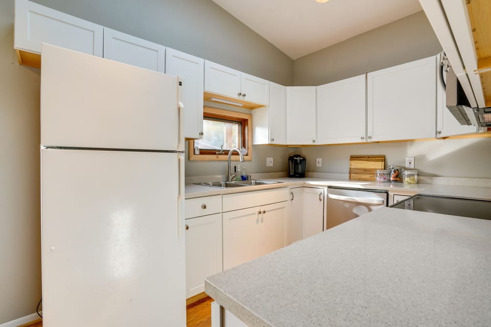 Kitchen | Cooking Basics | Dishware/Flatware | Trash Bags/Paper Towels