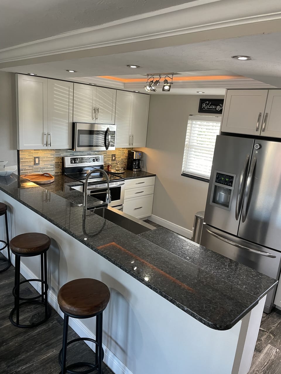 Full kitchen