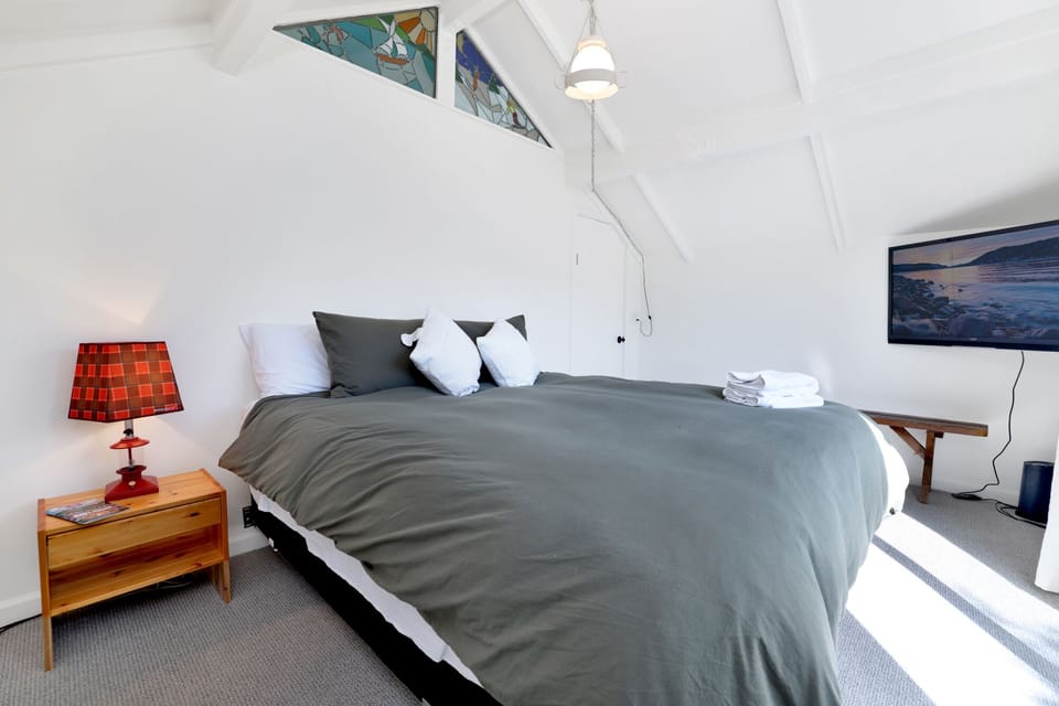 Main bedroom upstairs, King bed, balcony