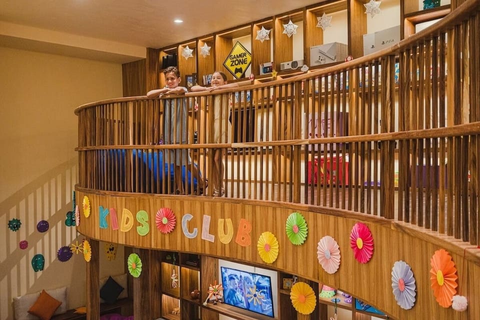 kids club (free and open 10-5pm)