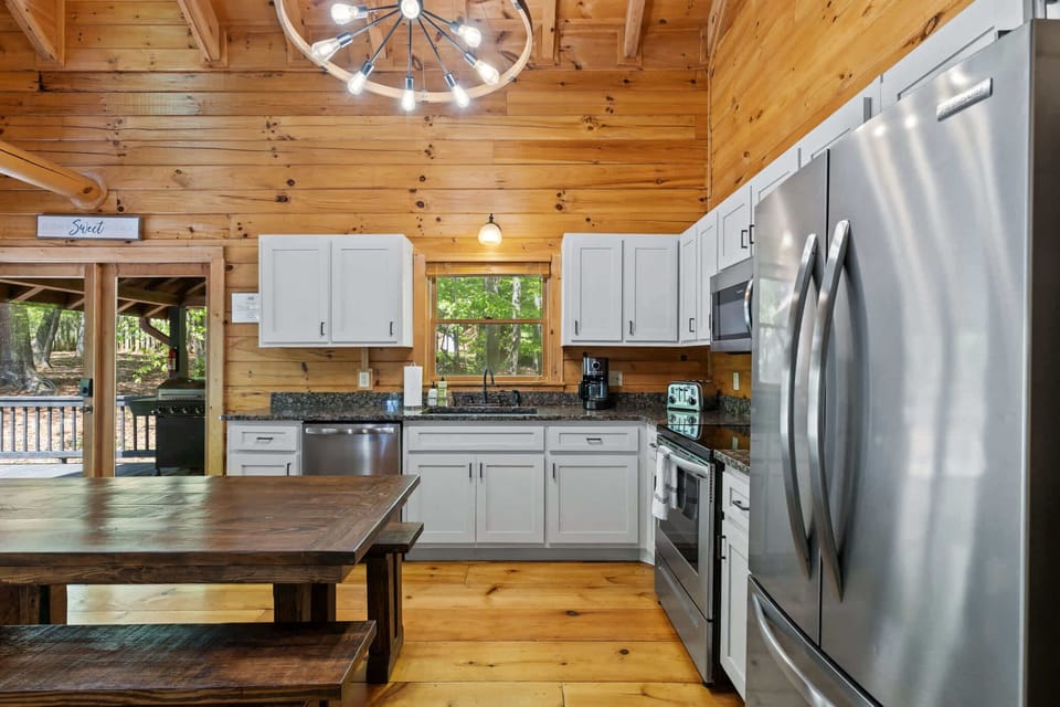 | Water's Edge by Boutiq Luxury Vacation Rentals | Blue Ridge, Georgia |