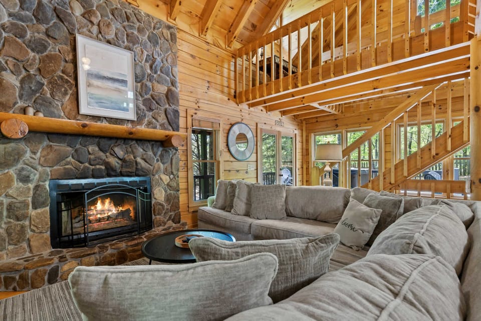 | Water's Edge by Boutiq Luxury Vacation Rentals | Blue Ridge, Georgia |