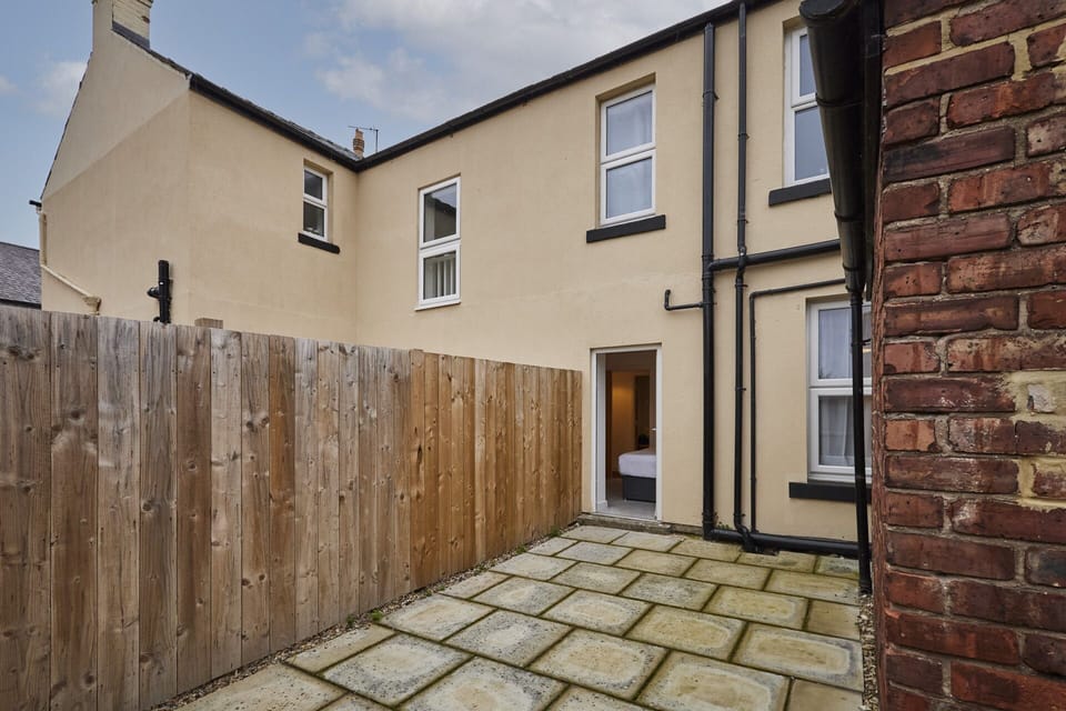 The Globe, Apartment 4, Guisborough - Host & Stay
