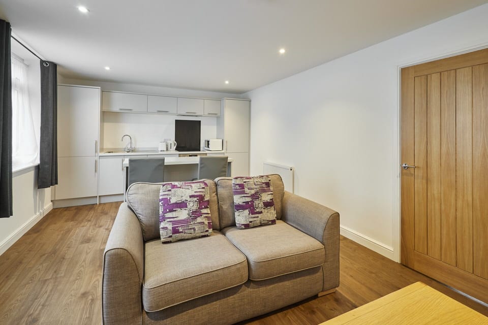 The Globe, Apartment 4, Guisborough - Host & Stay