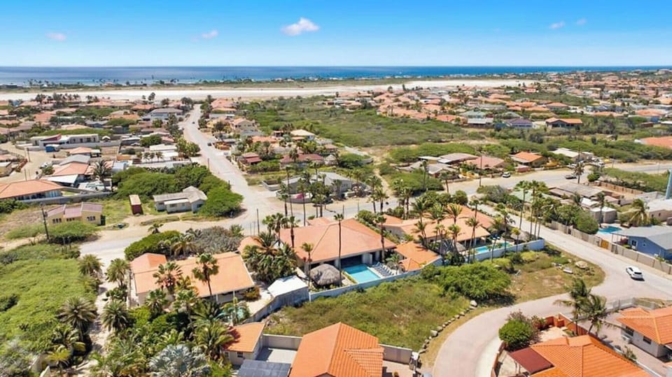 Charming Neighbourhood of the Villa in Noord Aruba - A picturesque area adorned with lush greenery - Peaceful Area - Inviting Ambience