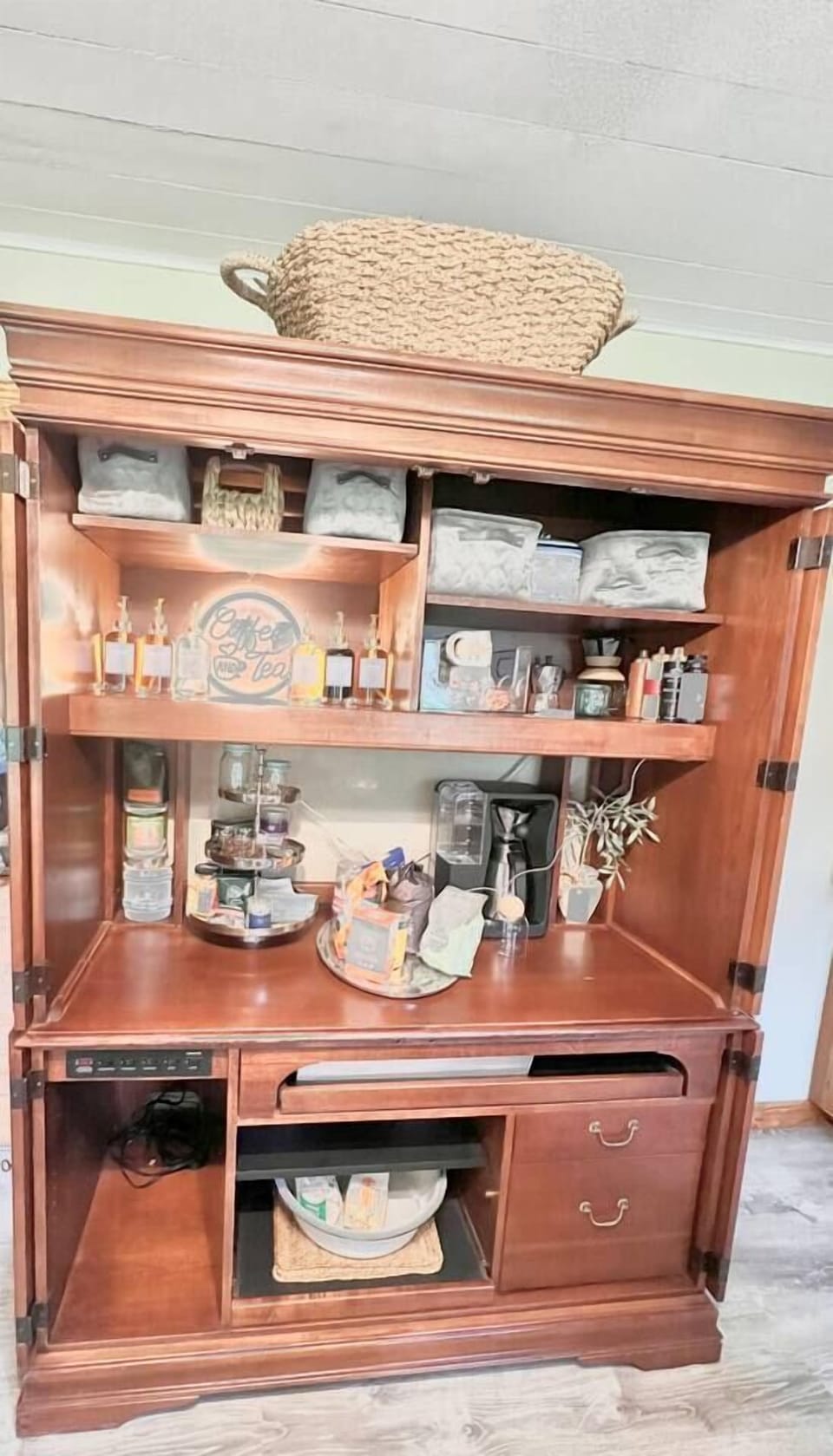Coffee & Tea Bar