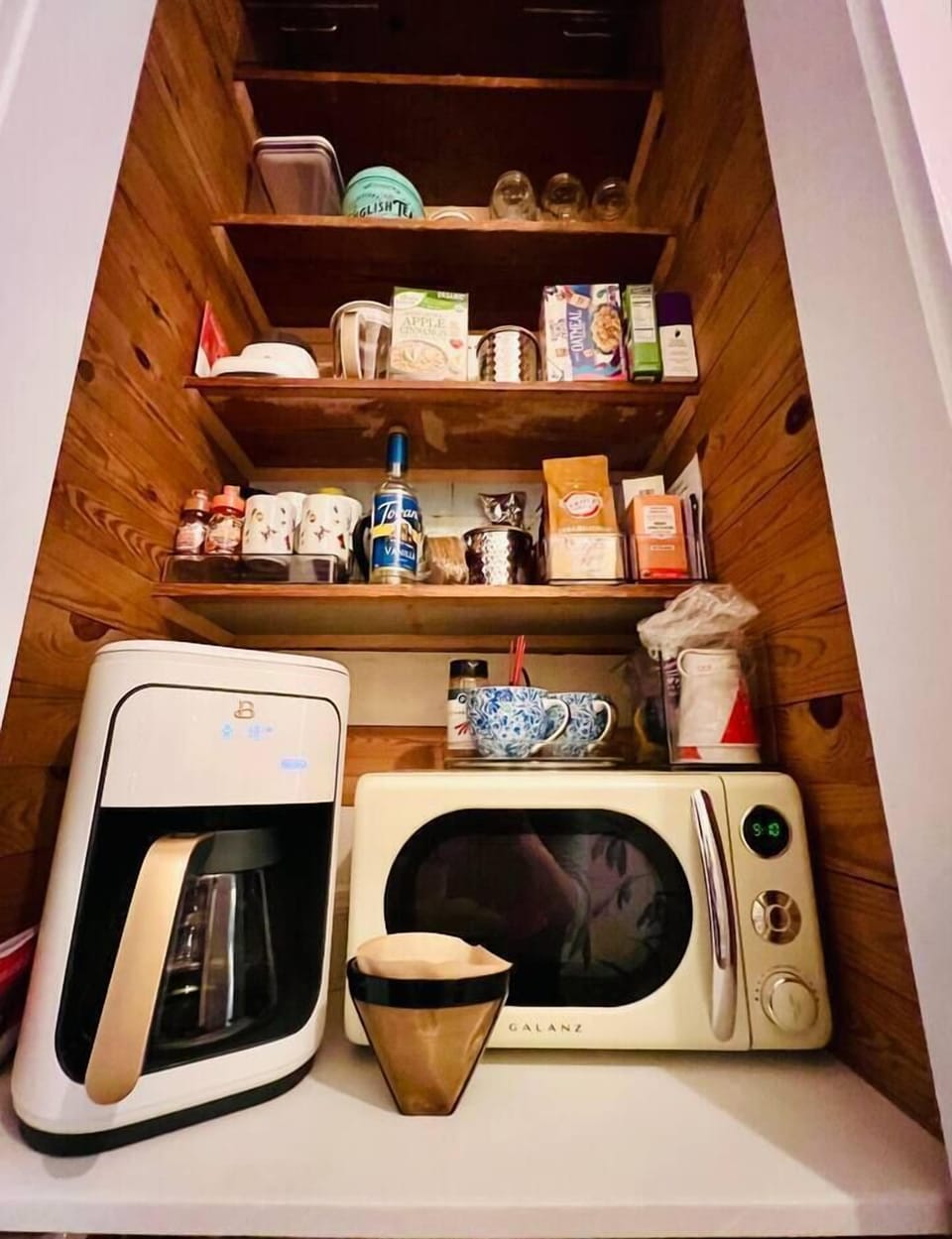 Coffee/Tea Bar area