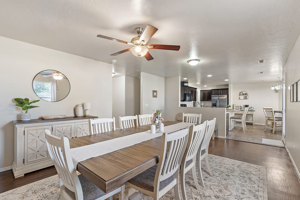 Open floor dining room and kitchen with space for all your family and friends.