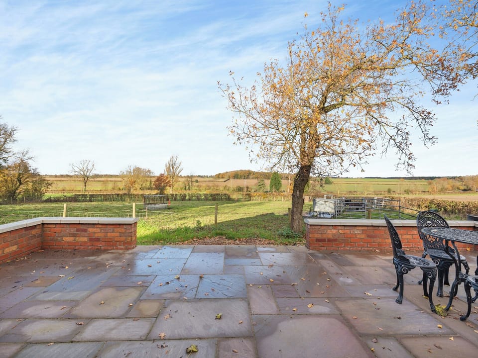Sitting-out-area | The Old Greenhouse - Panton House Farm, Wragby
