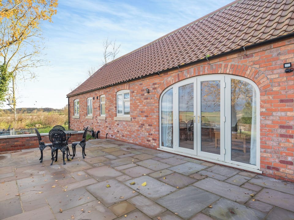 Sitting-out-area | The Old Greenhouse - Panton House Farm, Wragby