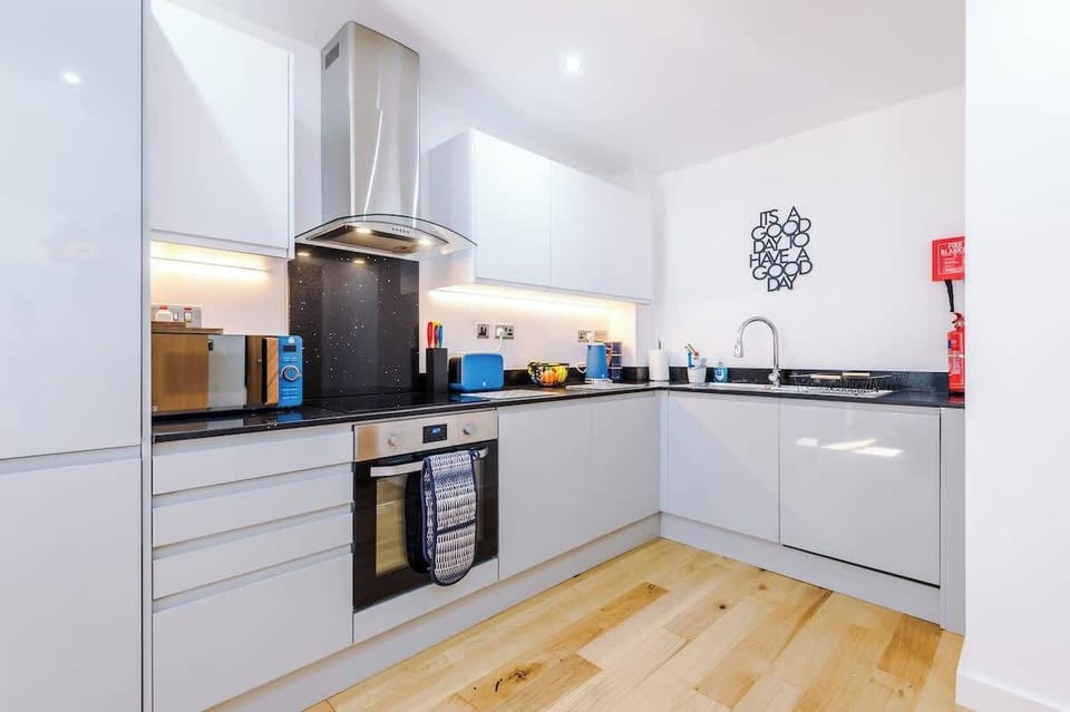 The kitchen benefits from all the essentials for a short or long stay.