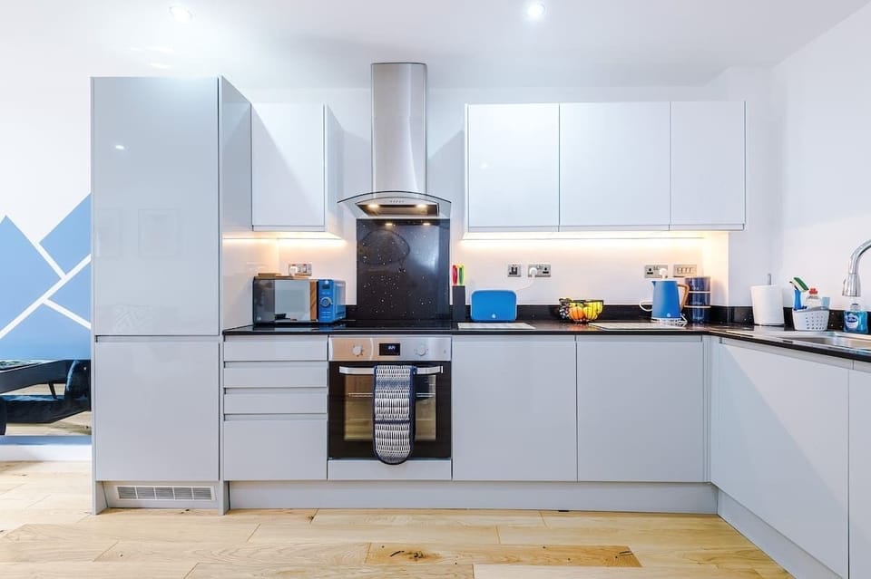 The kitchen benefits from all the essentials for a short or long stay.