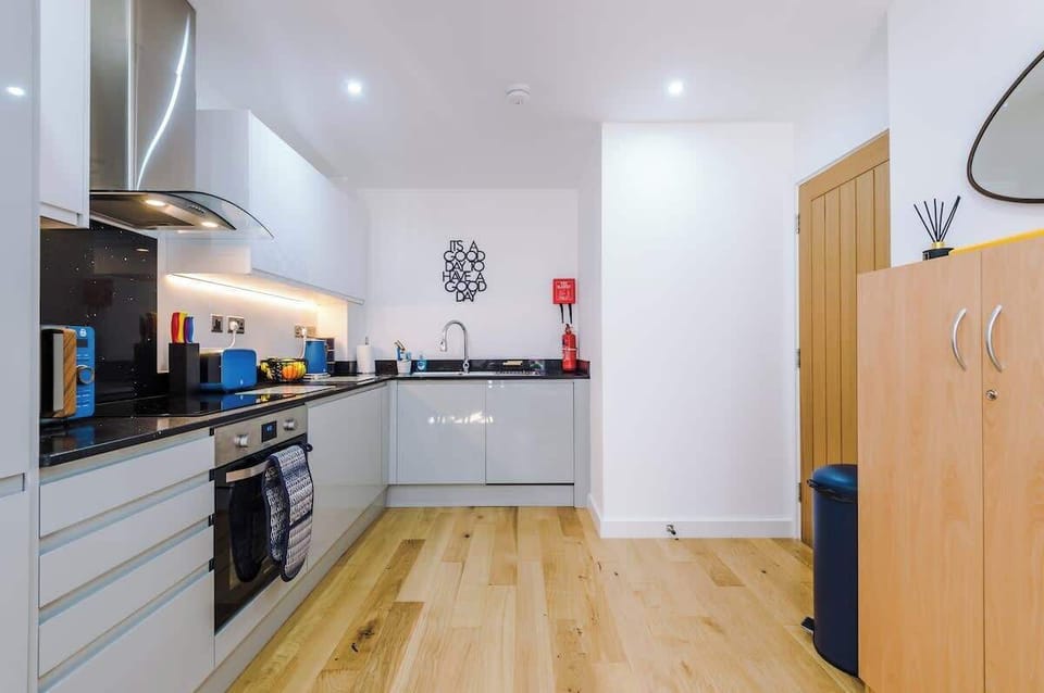 The kitchen benefits from all the essentials for a short or long stay.