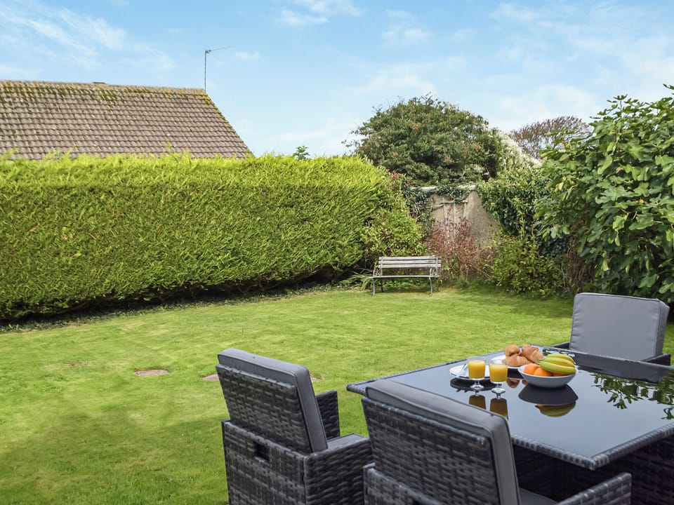 Sitting-out-area | Maes Dyfed, St Davids