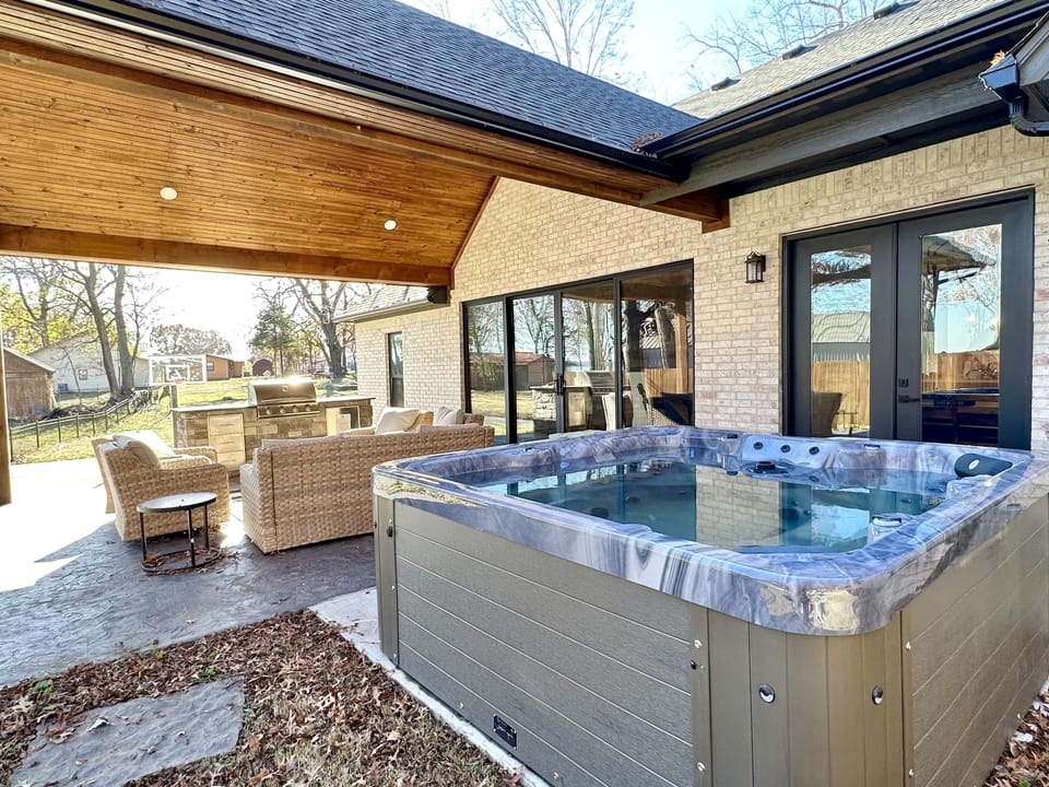 Brand New Private Hot Tub!