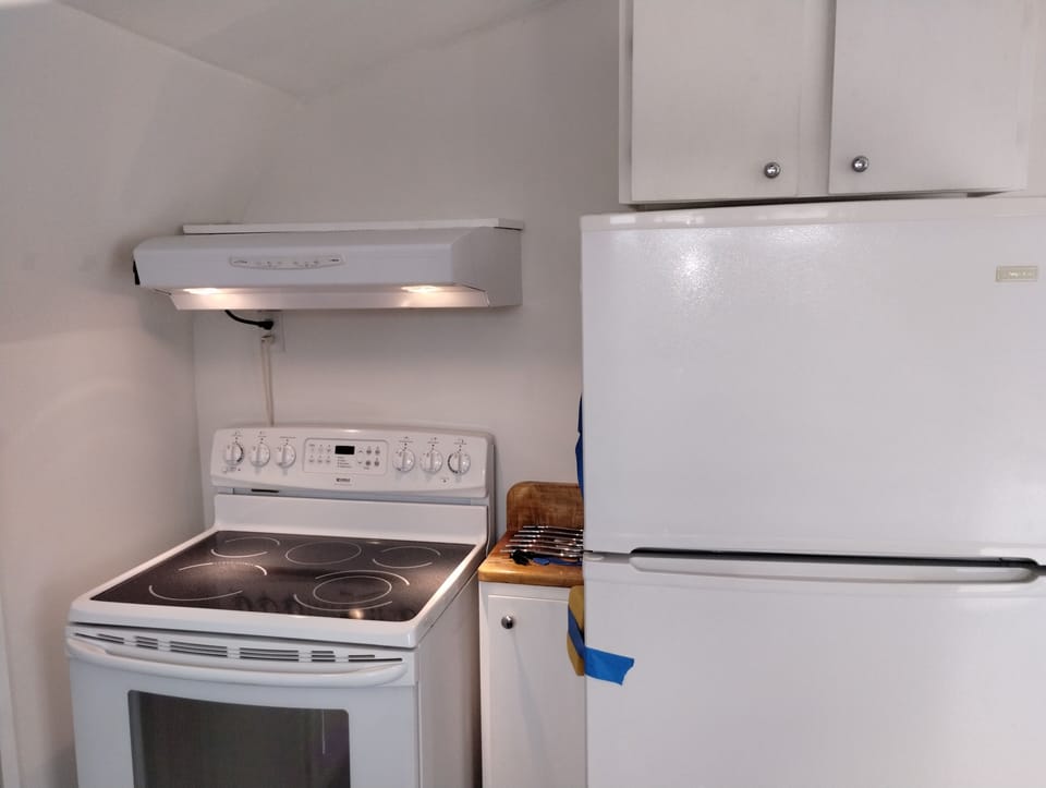 full size stove and refrigerator 