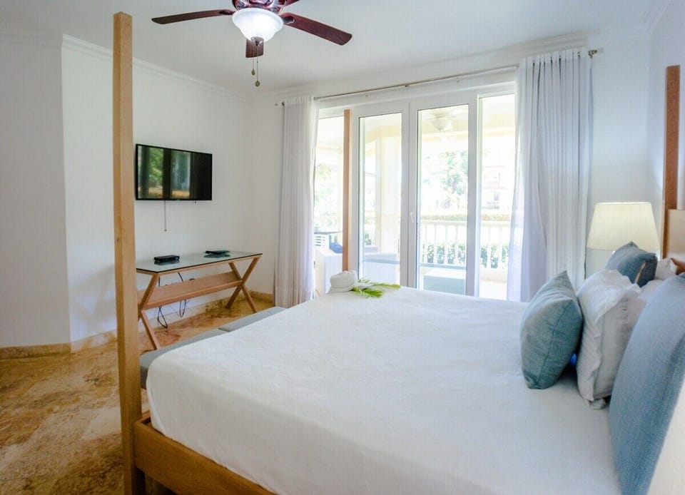 Master Bedroom with king-size bed, ensuite bathroom with jacuzzi, AC, ceiling fan, flat screen TV, and walk-in closet.