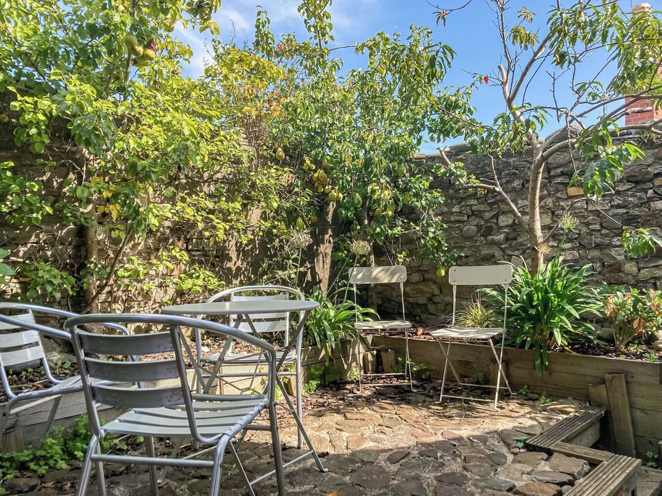 Sitting-out-area | The Old Workshop, Appledore