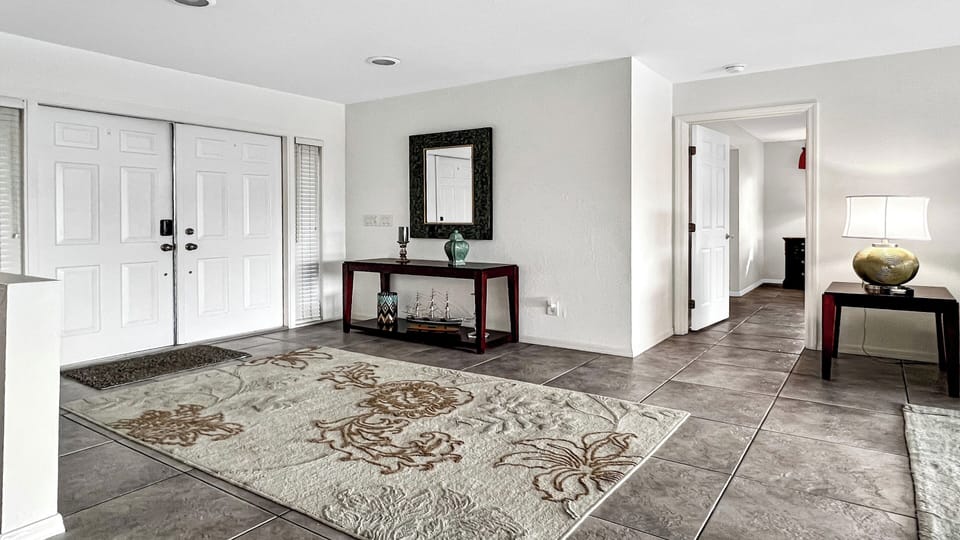 Spacious entrance area
