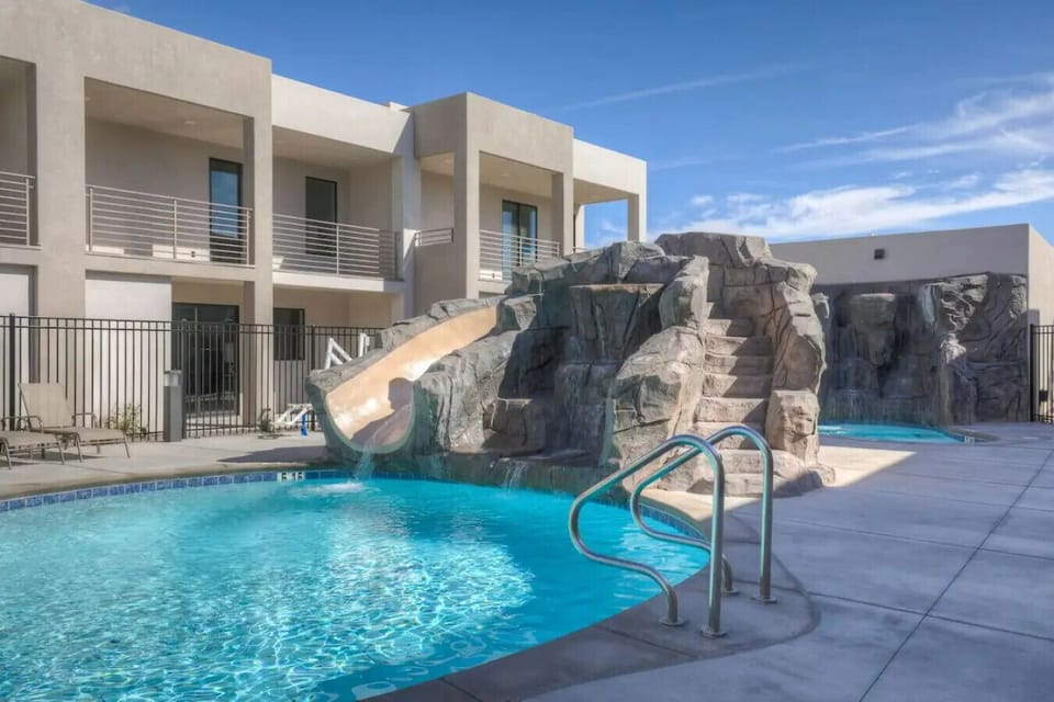Community pool w slide/ hot tub