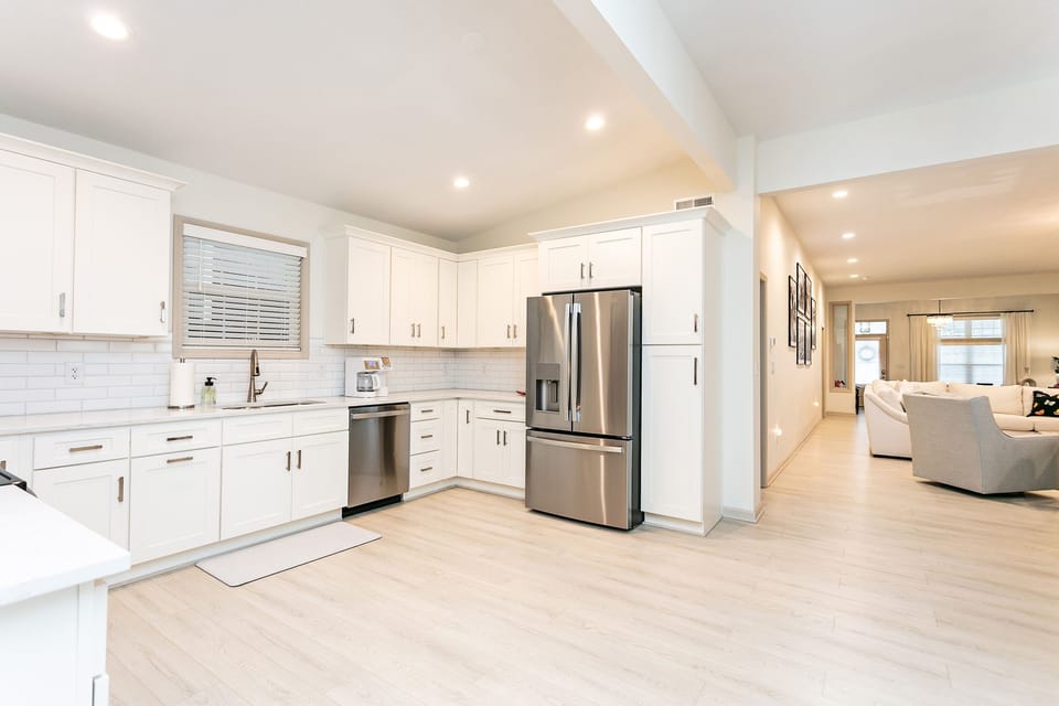 Large open kitchen has it all