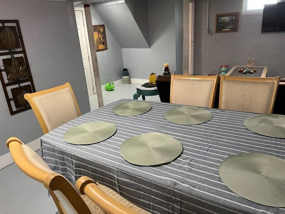 Dining Area (2)