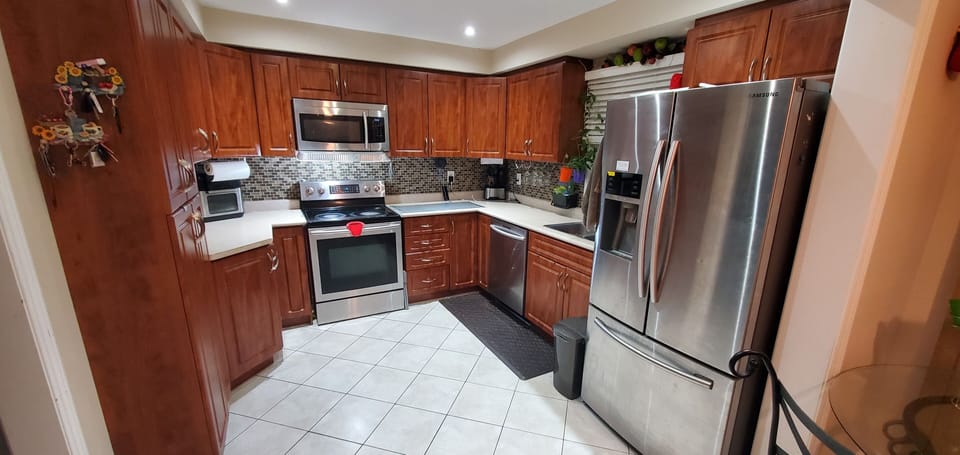 Kitchen Area
With stove, fridge, Dishwasher, Cutlery, Mini Fridge