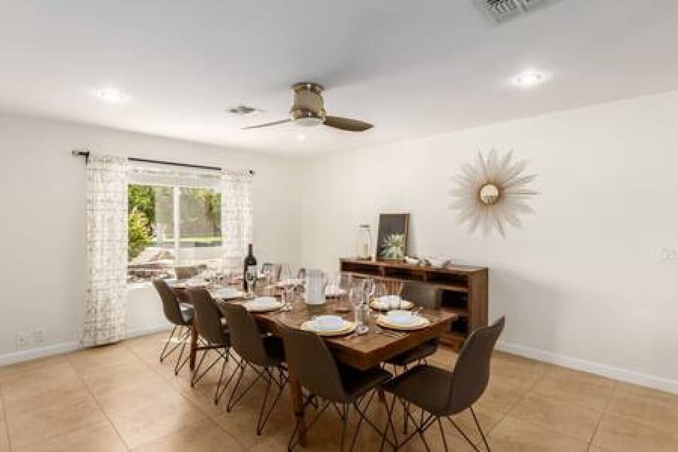 Dining Area ; Seating for 10