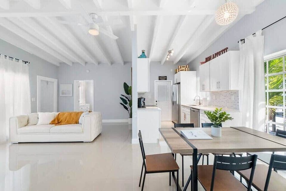 Open Concept space in the Unit 1