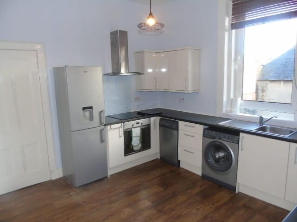 Kitchen/Dining Area (4)