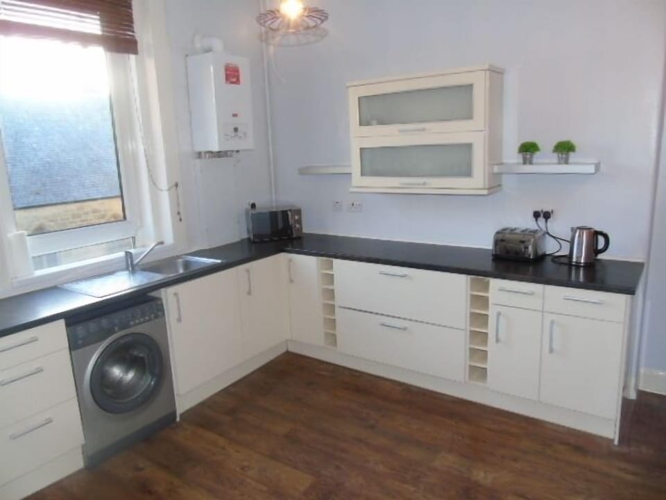 Kitchen/Dining Area (2)