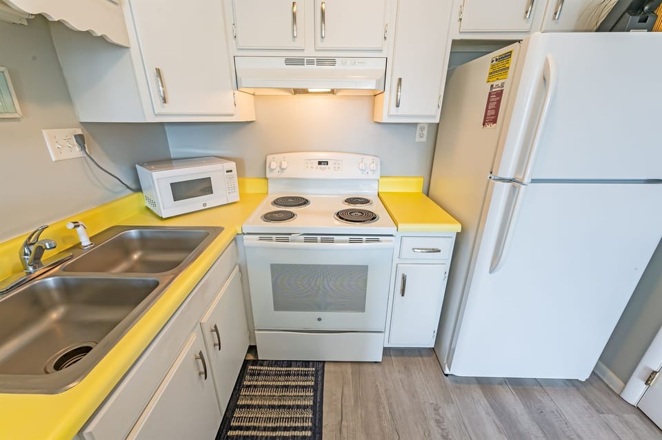 Full Sized Kitchen