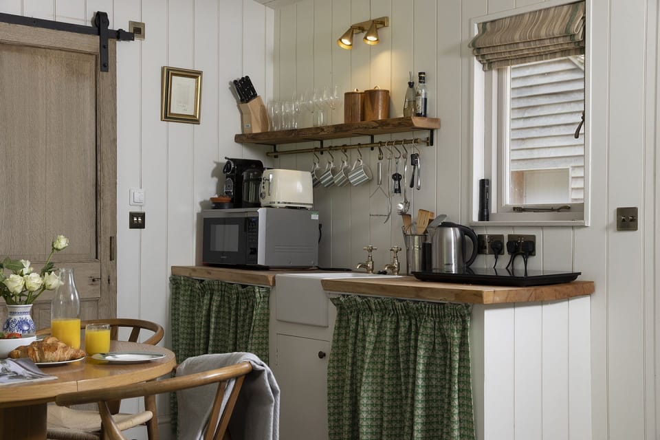 Keepers Stable Kitchen Area - StayCotswold