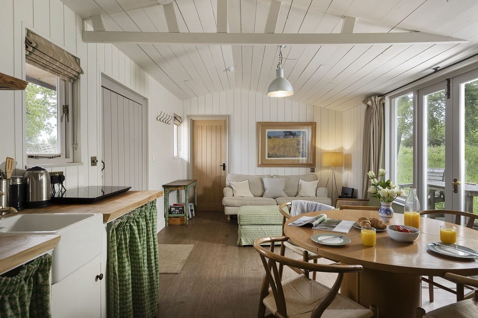 Keepers Stable Kitchen Area - StayCotswold