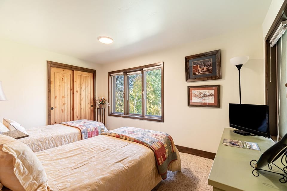 Downstairs Twin Bedroom