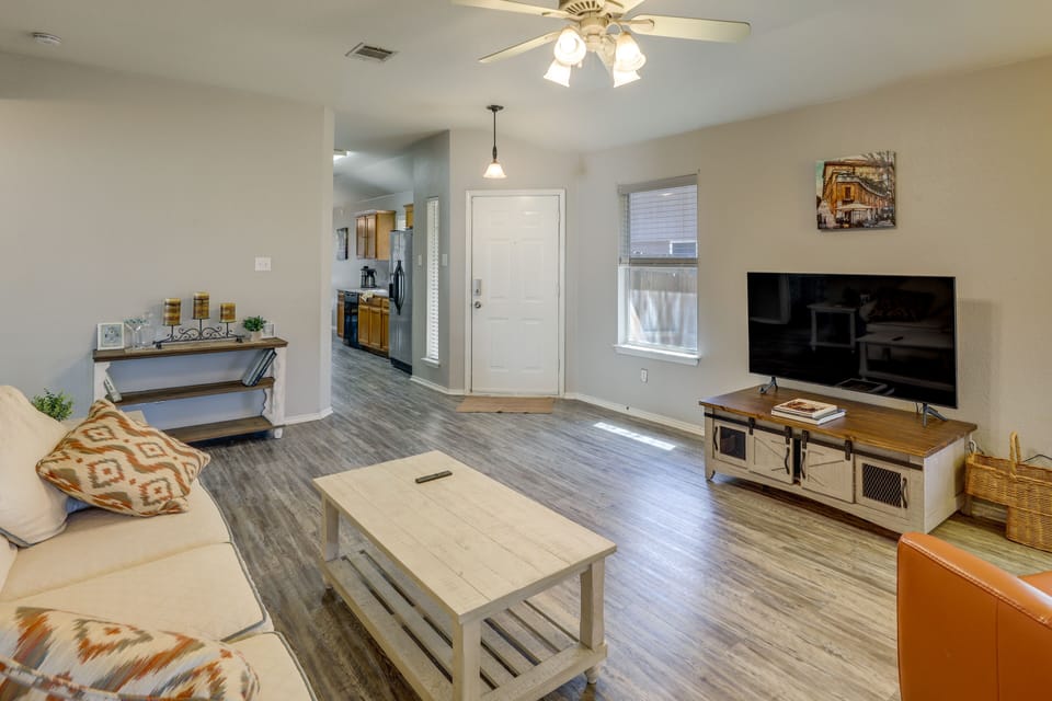 Living Room | Main Floor | Smart TV | Free WiFi