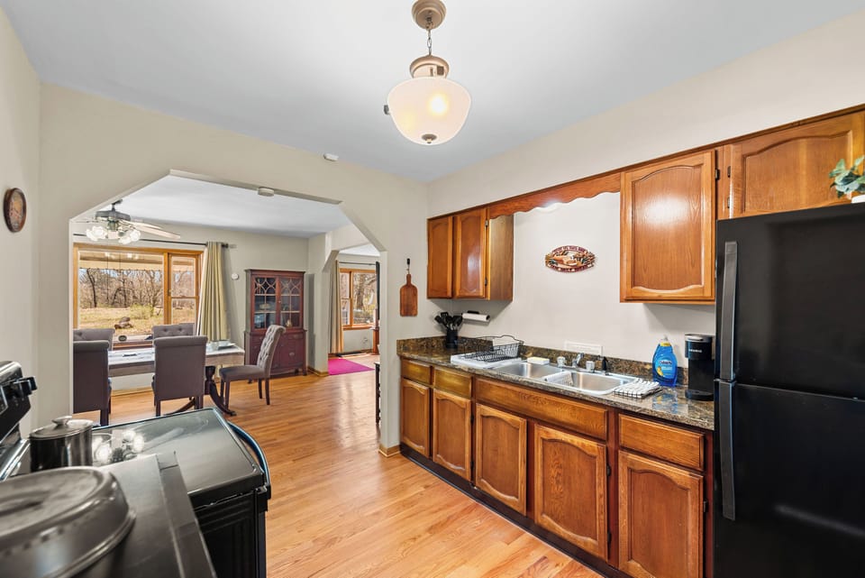The kitchen features an electric stove, microwave oven, refrigerator, and more.