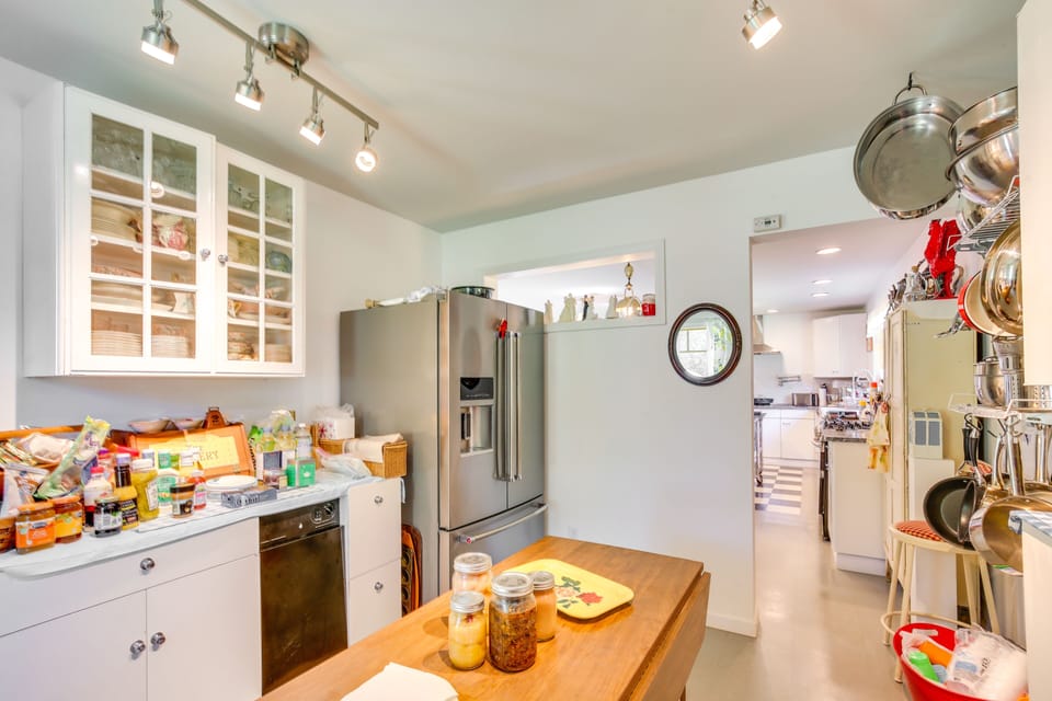 Kitchen | Cooking Basics | Coffee Maker | Trash Bags & Paper Towels Provided