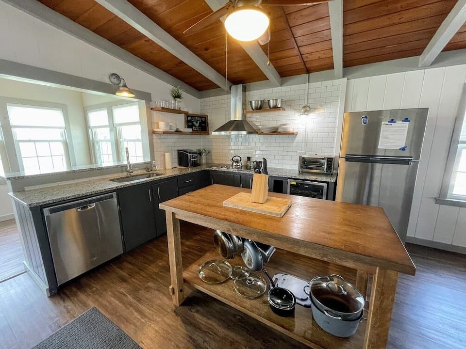 Kitchen with cooktop, convection toaster over, dishwasher and microwave