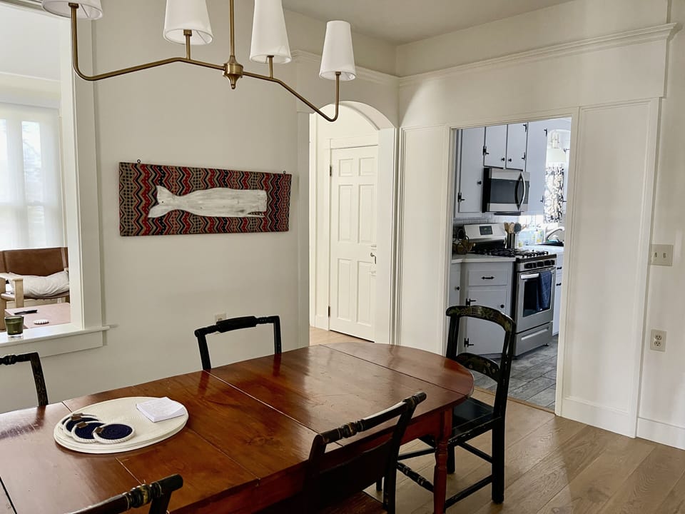 Dining room to kitchen