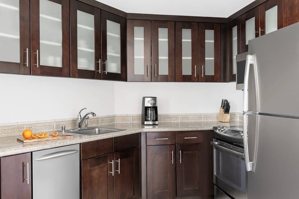 Full Kitchen with all the necessary amenities to cook a meal.
